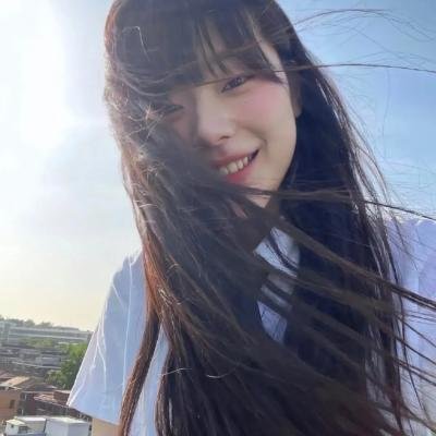 红鞋男子